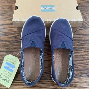Toms Canvas classic shoes, Brand New